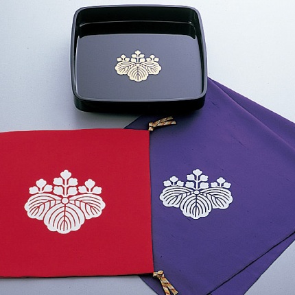 日本の儀礼文化に欠かせない漆塗りの広蓋・万寿盆・切手盆